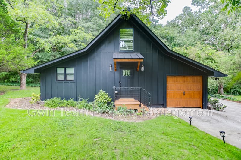 Lawrenceville House: 75 Cherry St