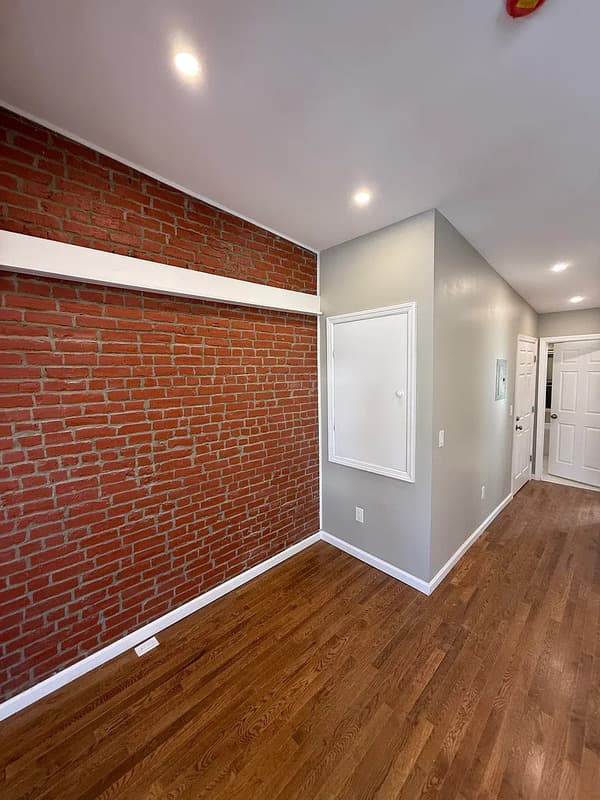 Newark Townhome: 171 Mount Prospect Ave