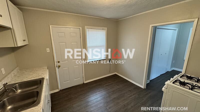Memphis House: 1379 Rolling Hills Dr