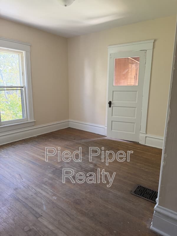 Freeport Condo: 756 W Pleasant St