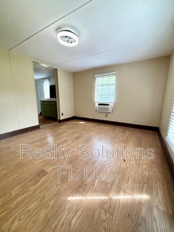 Clermont House: 15518 Lake Apopka Road