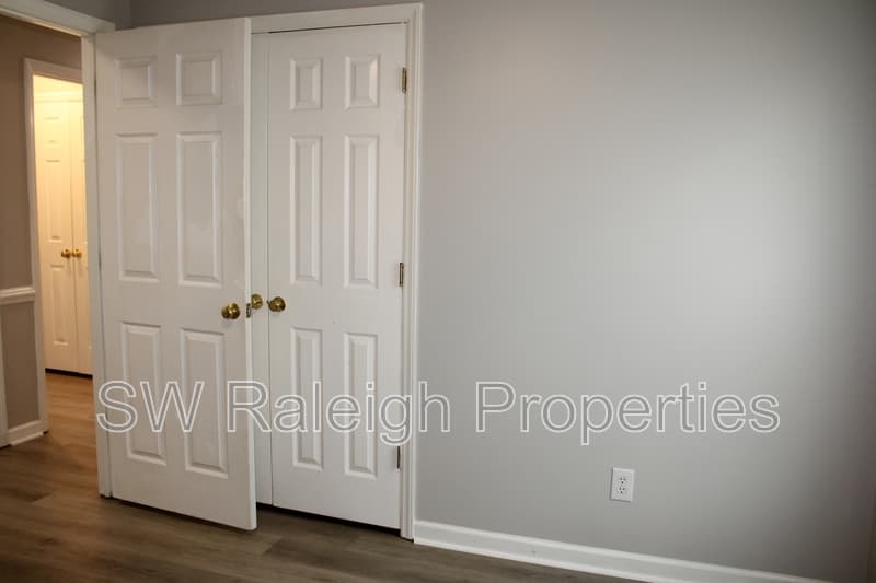 Fuquay-Varina House: 1400 Squire Ridge Drive