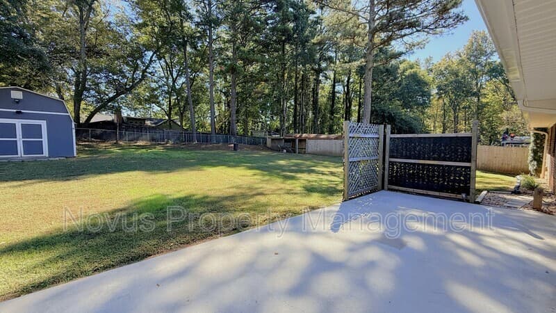 Bremen House: 608 S Pecan Street