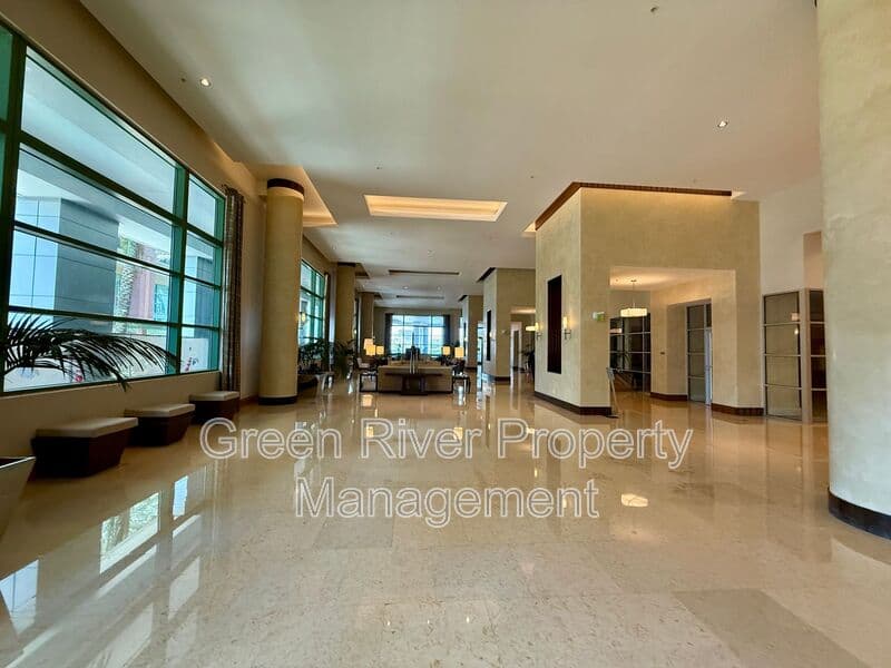 Jacksonville House: 1431 Riverplace Boulevard
