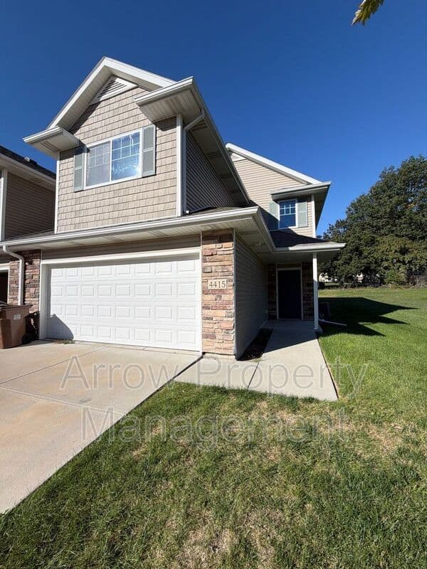 Lincoln Townhome: 4415 N 18
