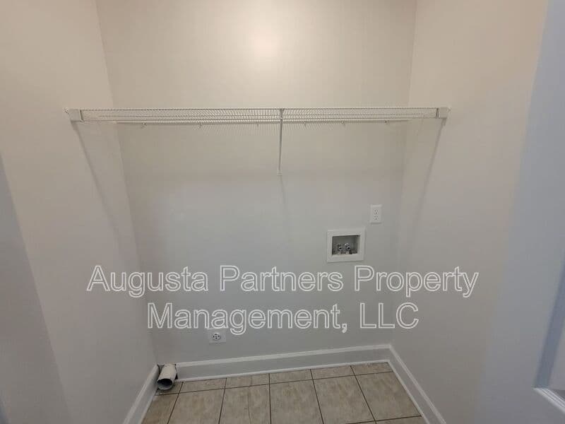 Grovetown House: 392 Bowen Falls