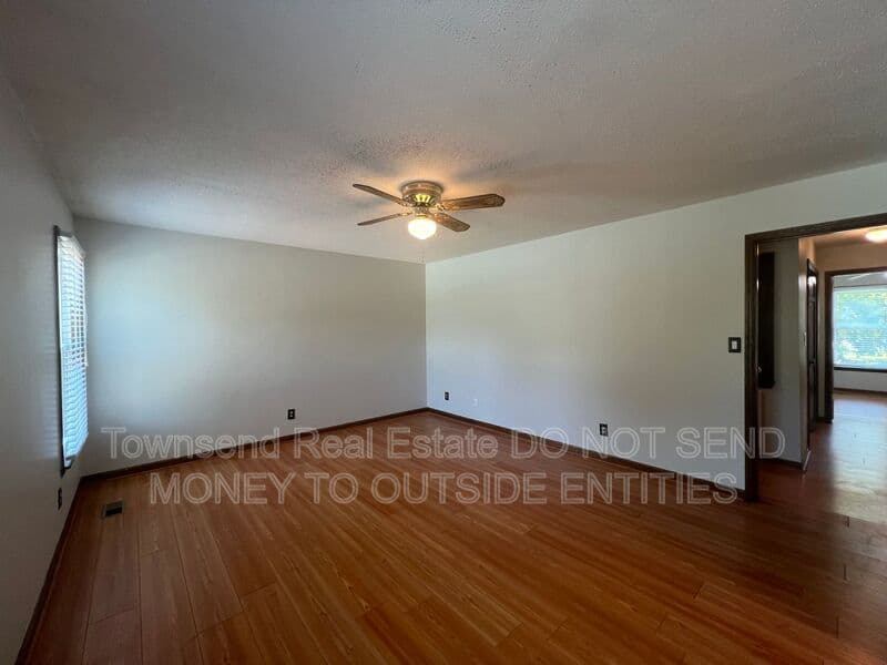 Fayetteville House: 6149 Lakeway Dr.
