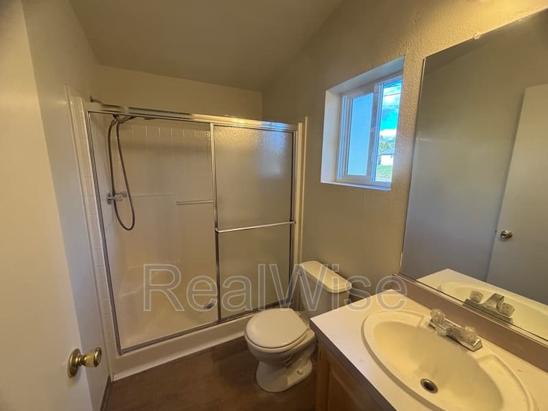 Winston House: 120 Woodland Dr