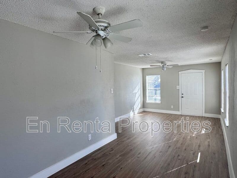 Ft Worth House: 716 W Broadus Ave.