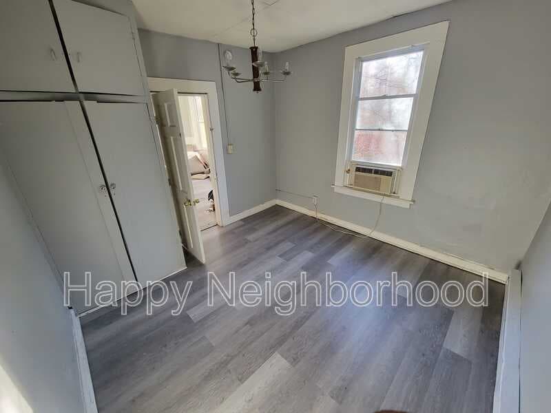 Meriden House: 115 New HanoverUnit 1