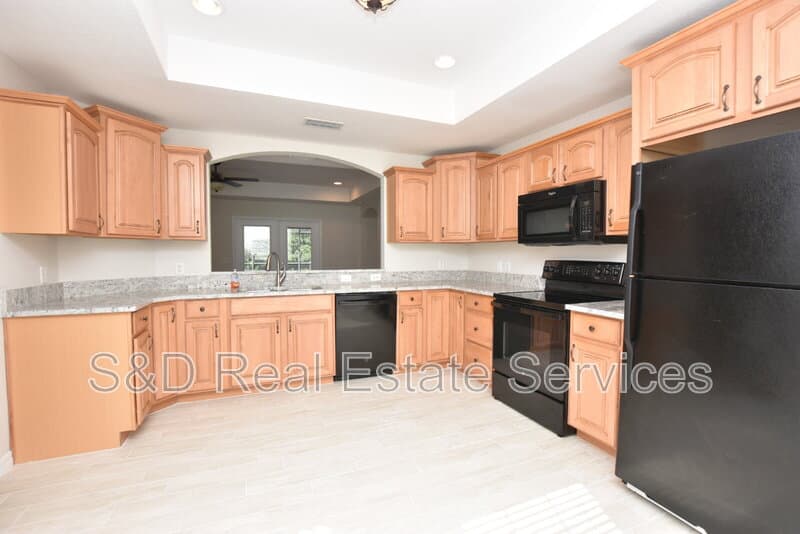 Lakeland House: 5029 1st St. SE