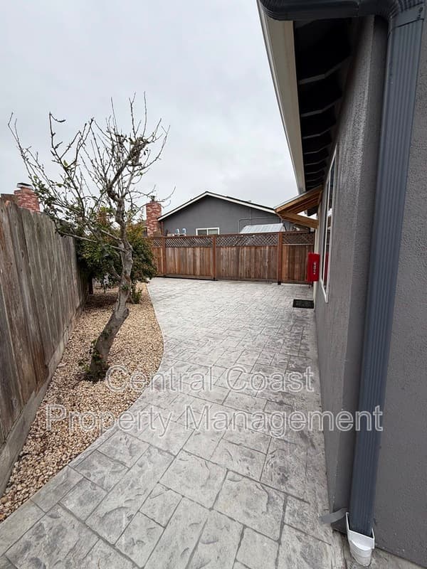Marina House: 142 Peppertree Place