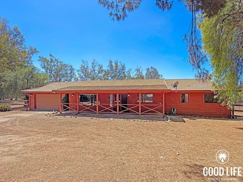 Valley Center House: 19286 Paradise Mountain Rd