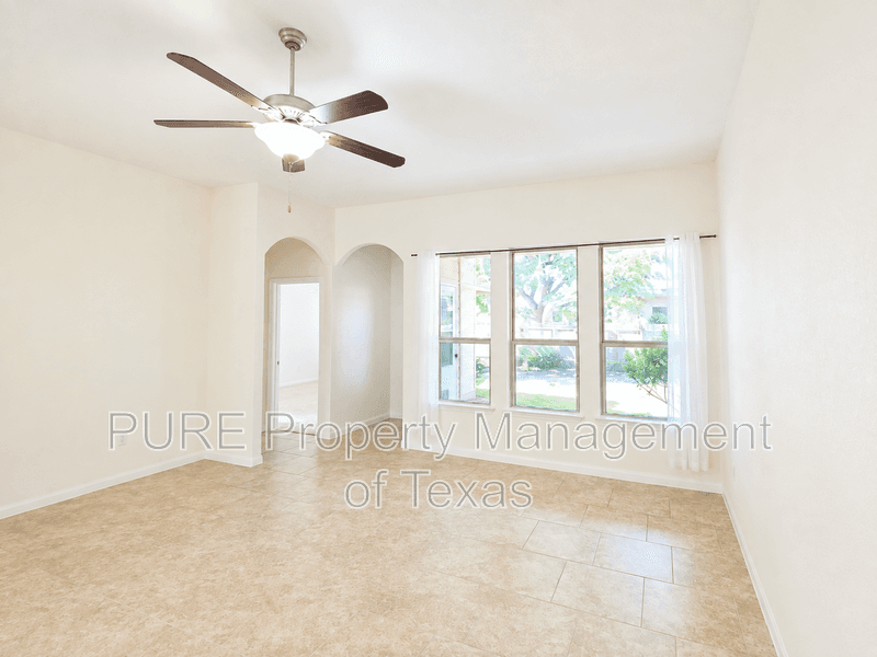 Austin House: 615 Linares Ln