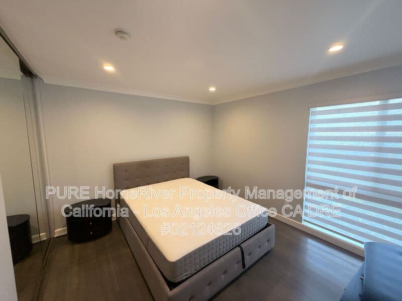 Redondo Beach House: 800 Camino Real