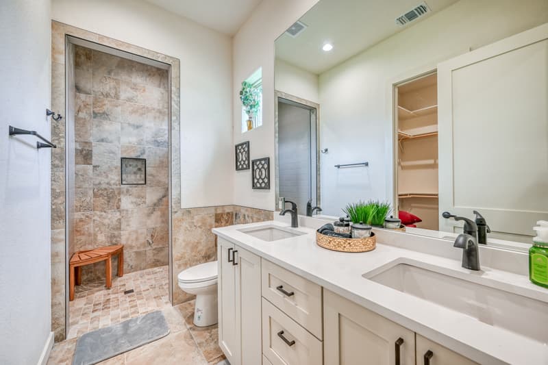 Horseshoe Bay House: 302 Parallel Circle