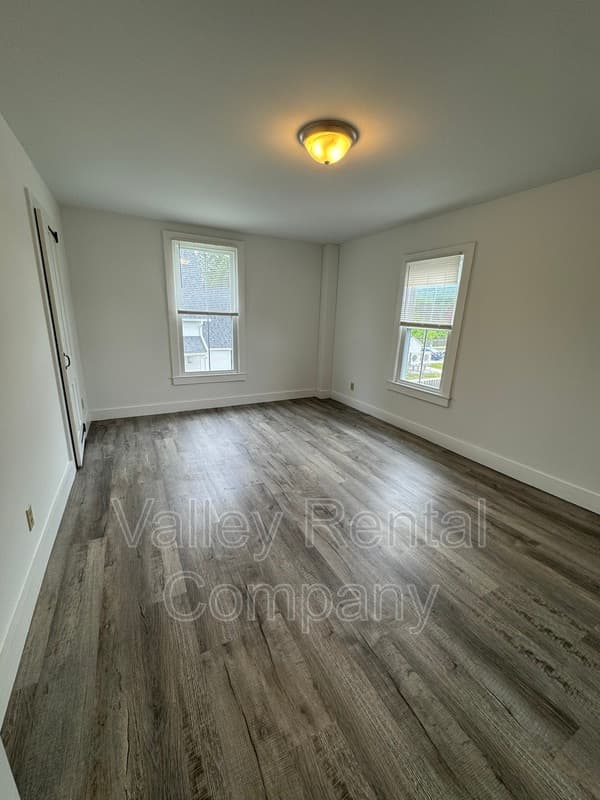 Sunderland House: 118 North Main Street - 1