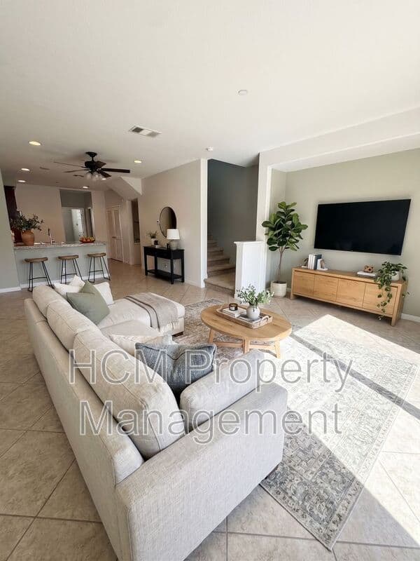 Irvine House: 315 Silk Tree Street