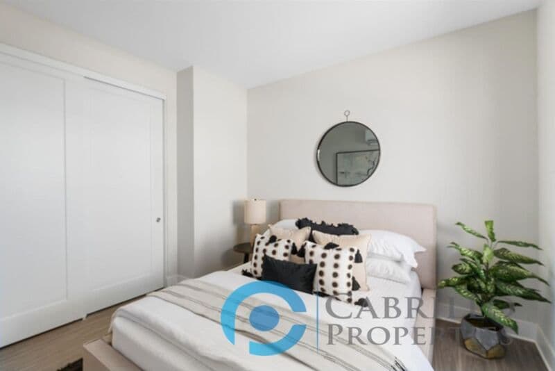 San Diego Apartment: 1695 Saturn Blvd