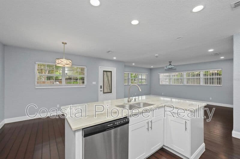 Tampa House: 1520 S Church Ave