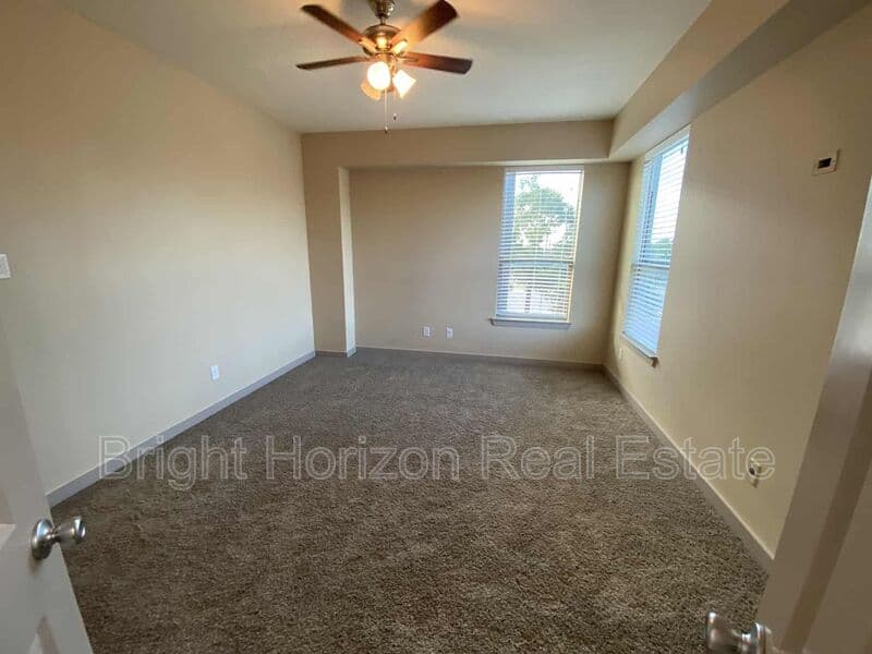Hurst Condo: 3621 Valley Vista Drive