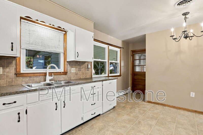 Greencastle House: 105 W Walter Ave