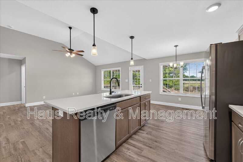 Clarksville House: 1280 Cardinal Creek Drive