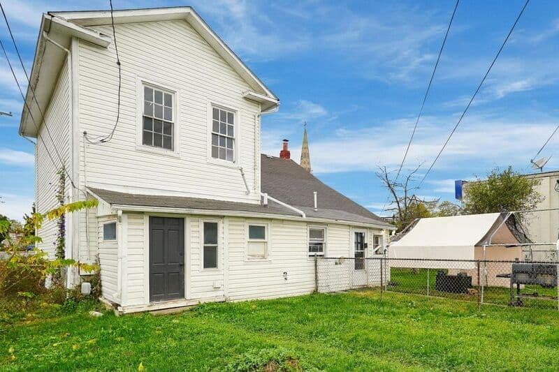 West Jefferson House: 20 - 22 S. Twin St.