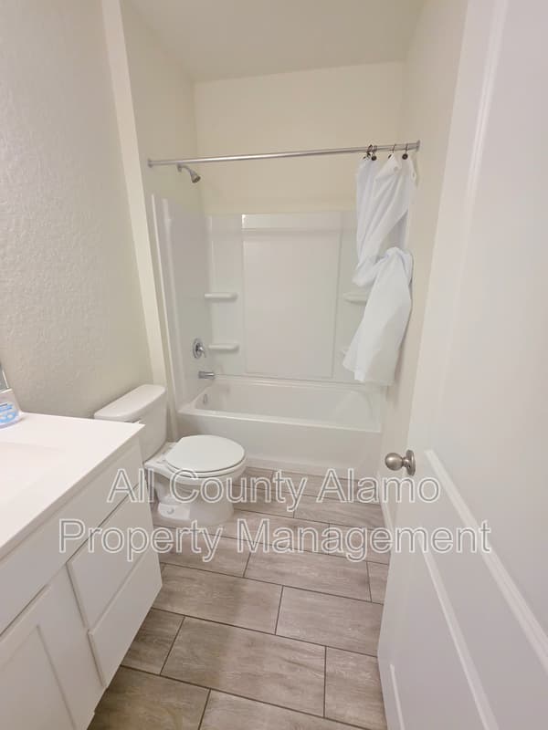 San Antonio House: 4823 Pico Pico St.