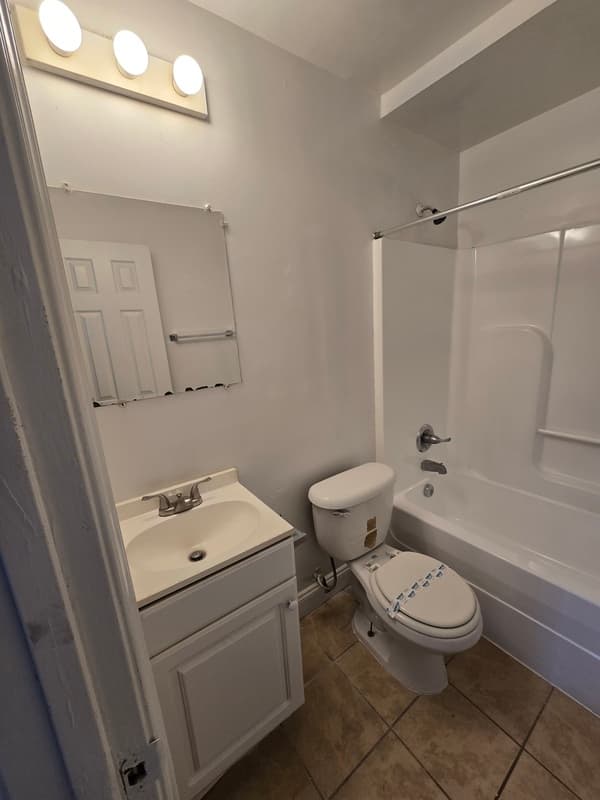Richmond Condo: 2108 Phaup St