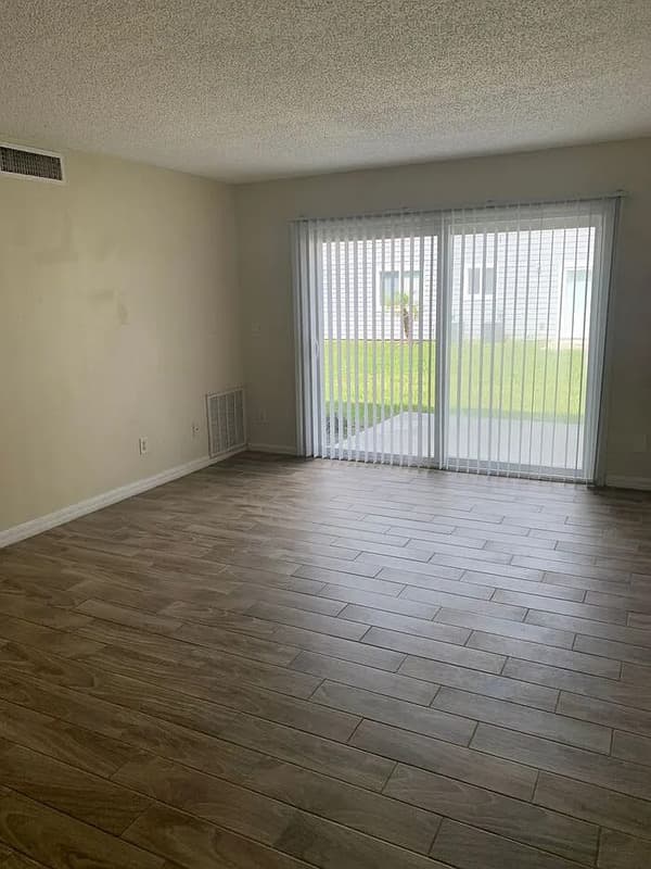 New Smyrna Beach Condo: 17 E Rhodes Dr