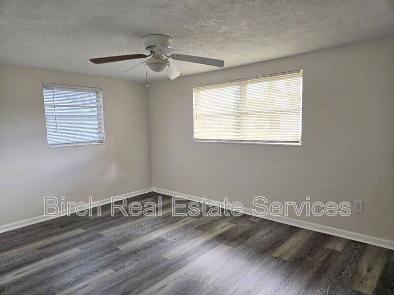 Holiday House: 3545 Nixon Rd