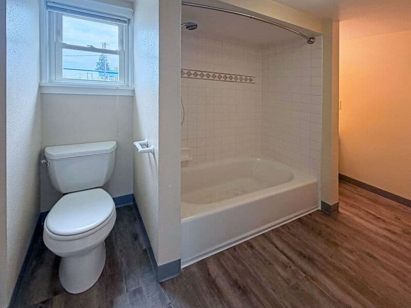 Halsey House: 340 W 3rd St