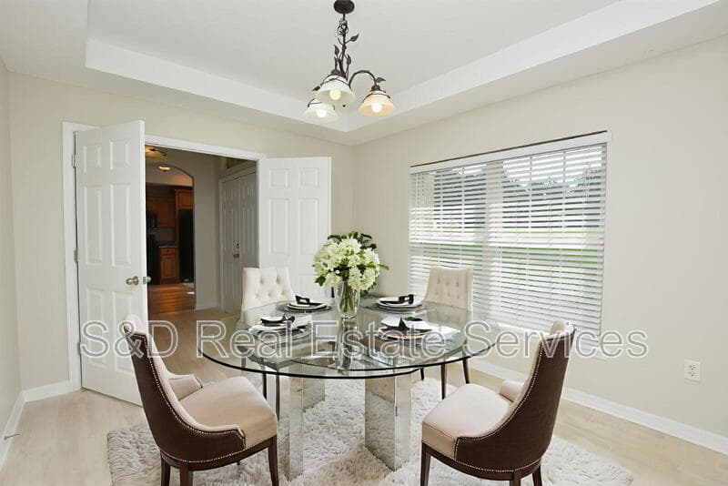 Lakeland House: 5029 1st St. SE