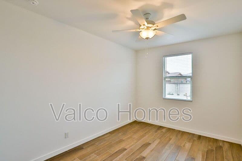 Waddell House: 16886 W Diana Avenue