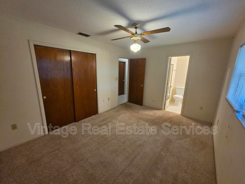 Lakeland House: 1028 Wildwood W