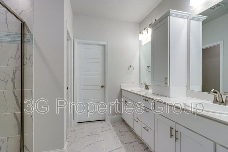 Lewisville House: 344 Almanor St