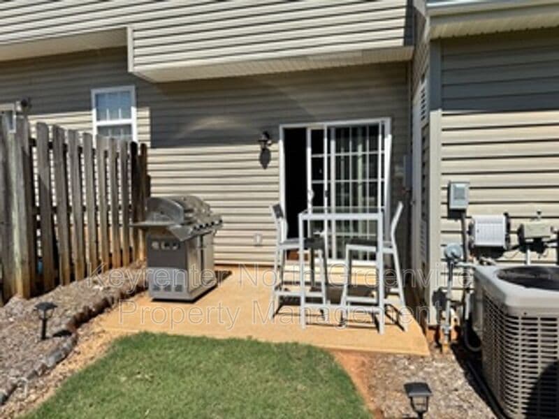 Greenville House: 612 Graythorn Ln