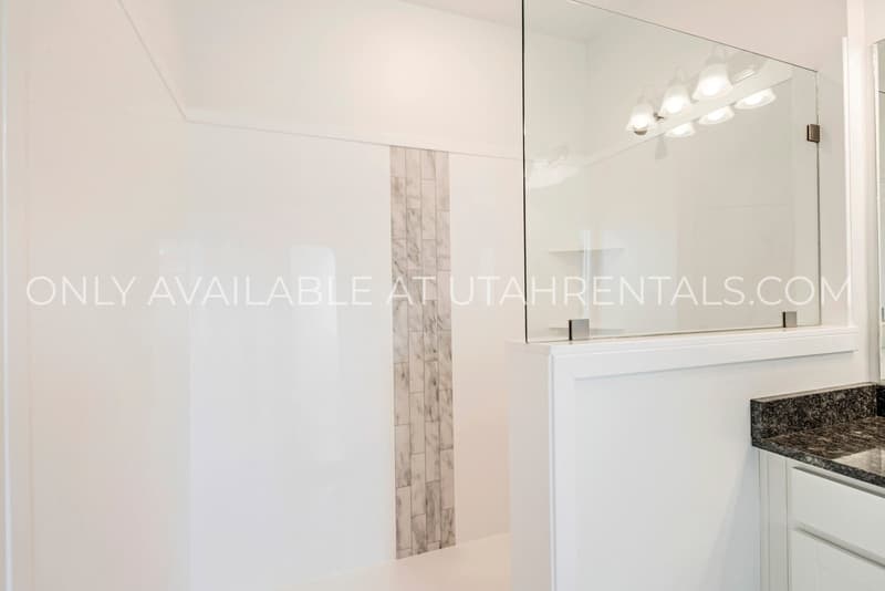South Jordan House: 11474 S Andover Rd