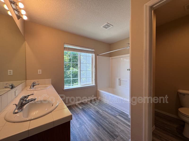 Hillsboro House: 948 SE Elina Ave