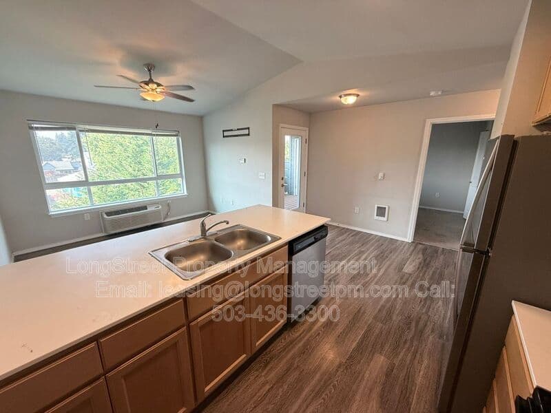 Keizer House: 3655 Pleasant View Dr NE