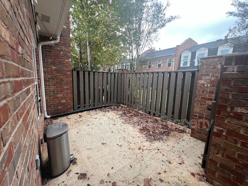 Atlanta Townhome: 6 Palace Green