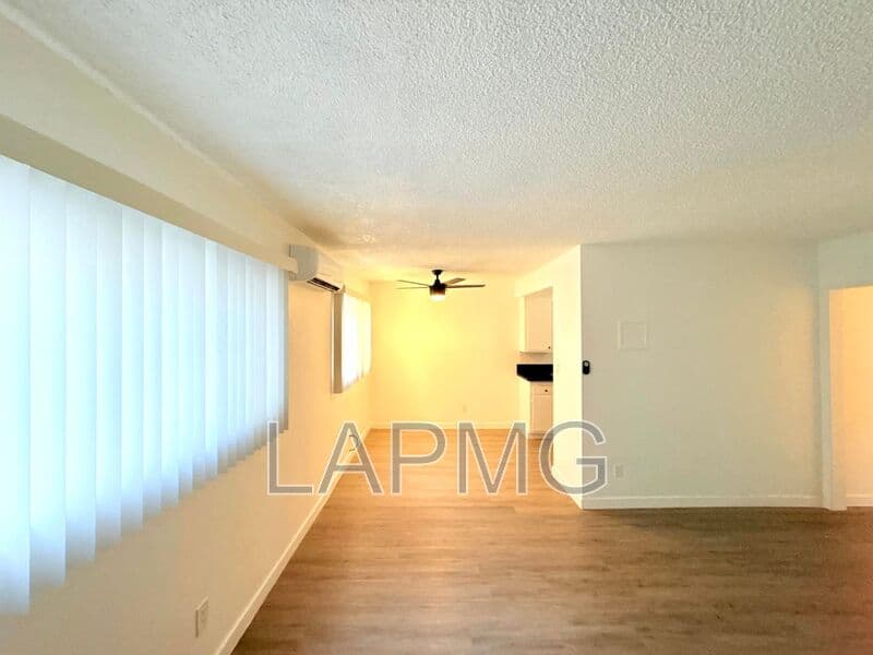 Los Angeles House: 1426 South Point View