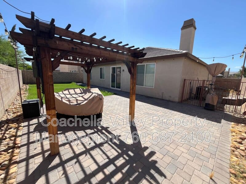 Coachella House: 49126 Pluma Roja Place