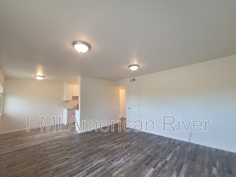 Sacramento Condo: 7143 Bacchini Avenue