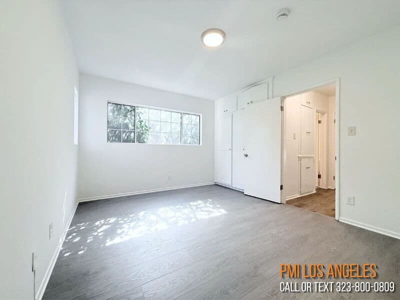 North Hollywood Condo: 10565 Camarillo St