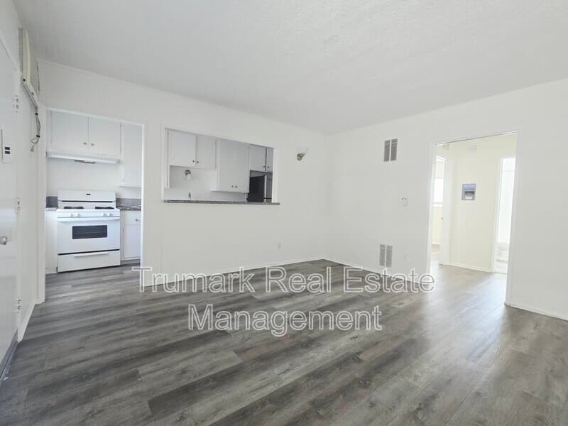 Glendale Condo: 1121 E Palmer Ave