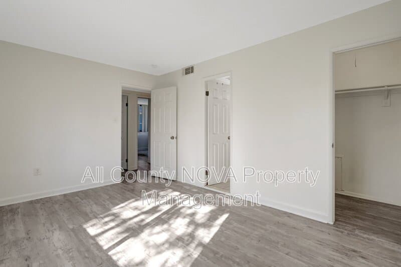 Alexandria Condo: 4 S Van Dorn St