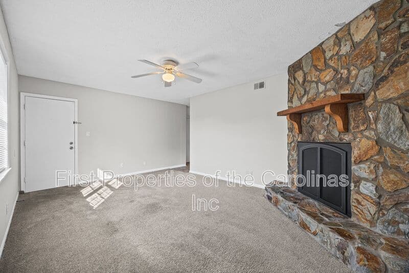 Charlotte House: 5805-H Hunting Ridge Lane