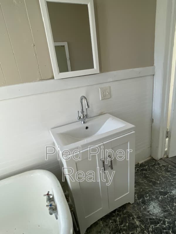 Freeport Condo: 434 1/2 S State Ave